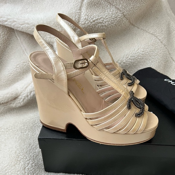 Auth Chanel Classic CC Logo Beige Patent Leather Wedge Sandals- Size 36 - Picture 4 of 12